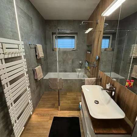 La Petite Maison 別荘 ポプラト